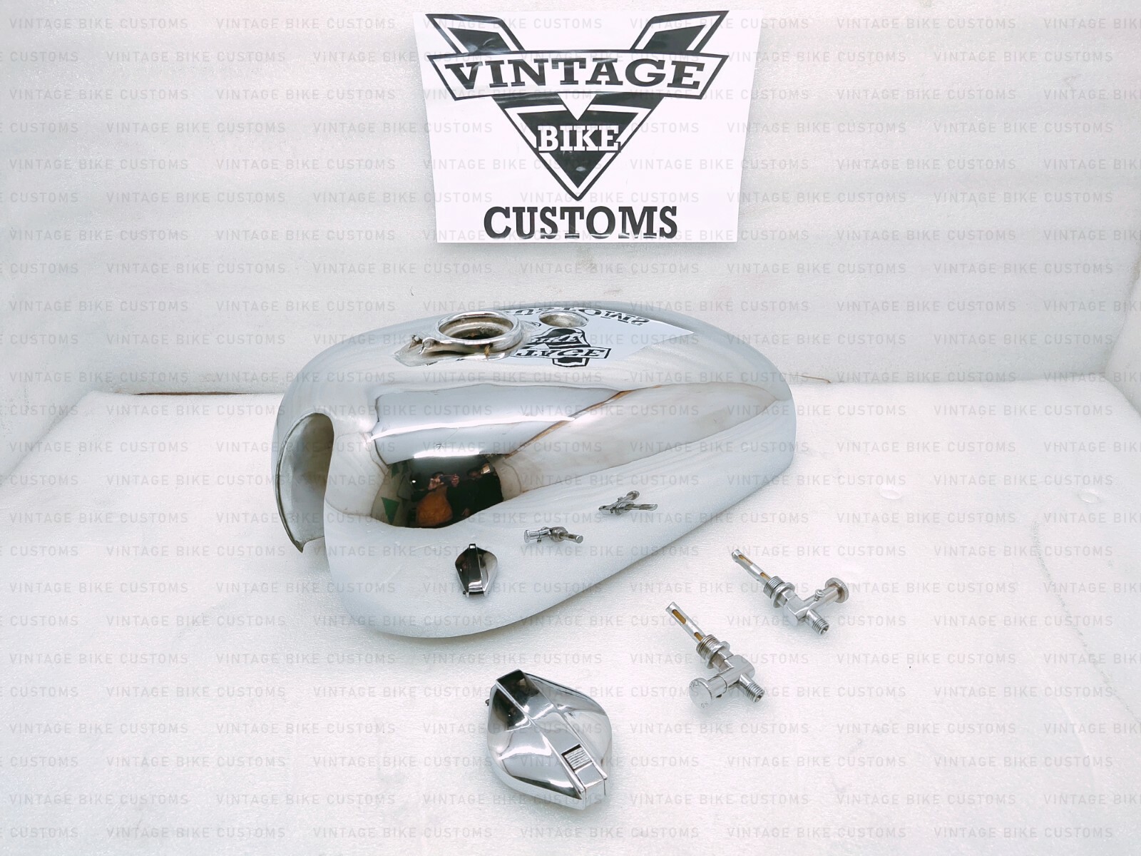 Gas Tank For Bsa A65 Spitfire Hornet 2 Gallon In Chrome Whit Cap and Tap